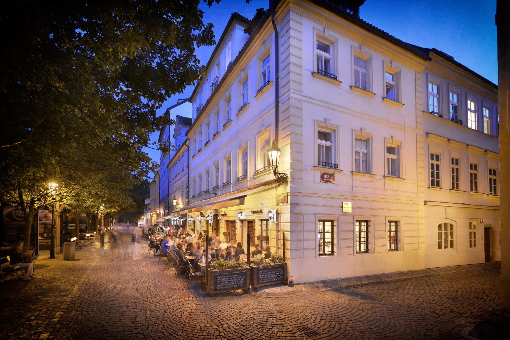 Hotel At The Golden Scissors