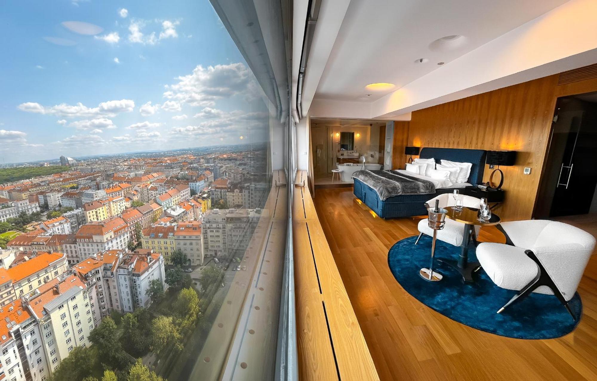 Sky Suite Hotel