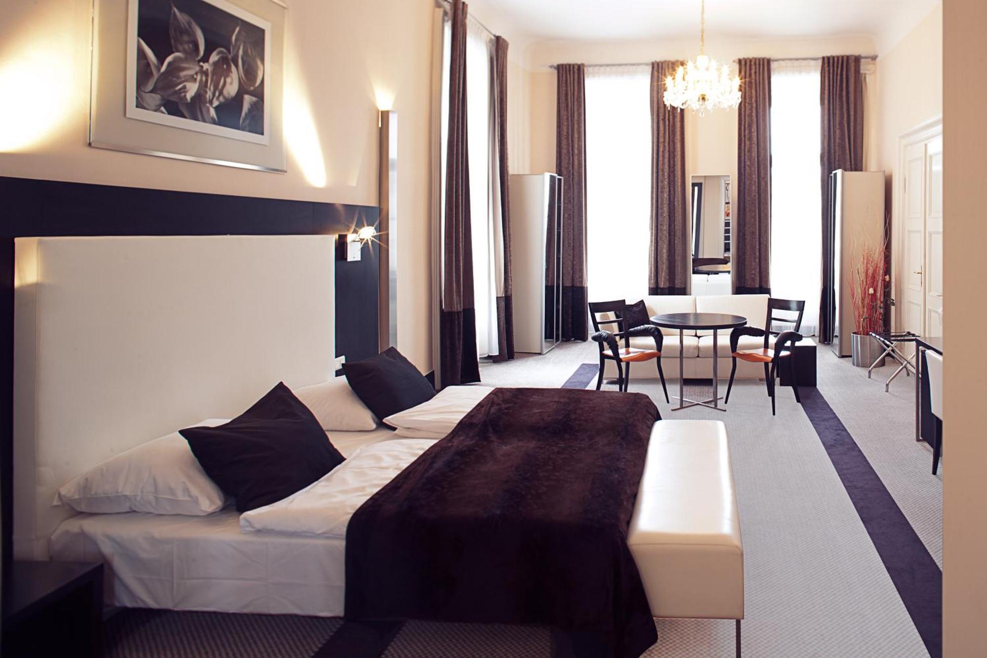 Old Town Square Residence By Emblem