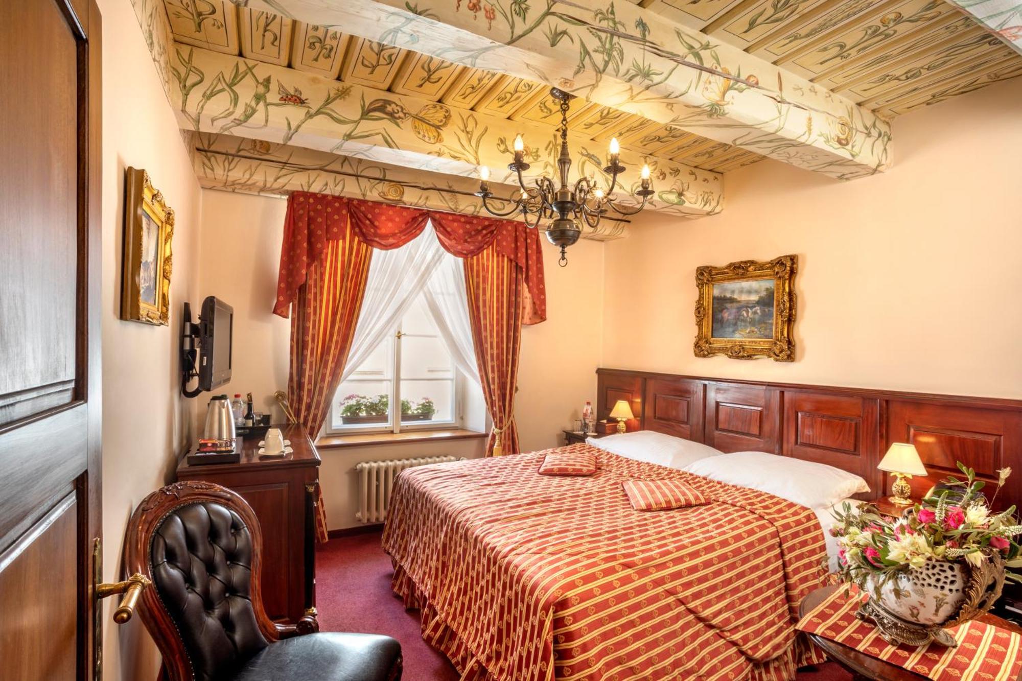 Hotel U Zlateho Stromu Prague By Bhg