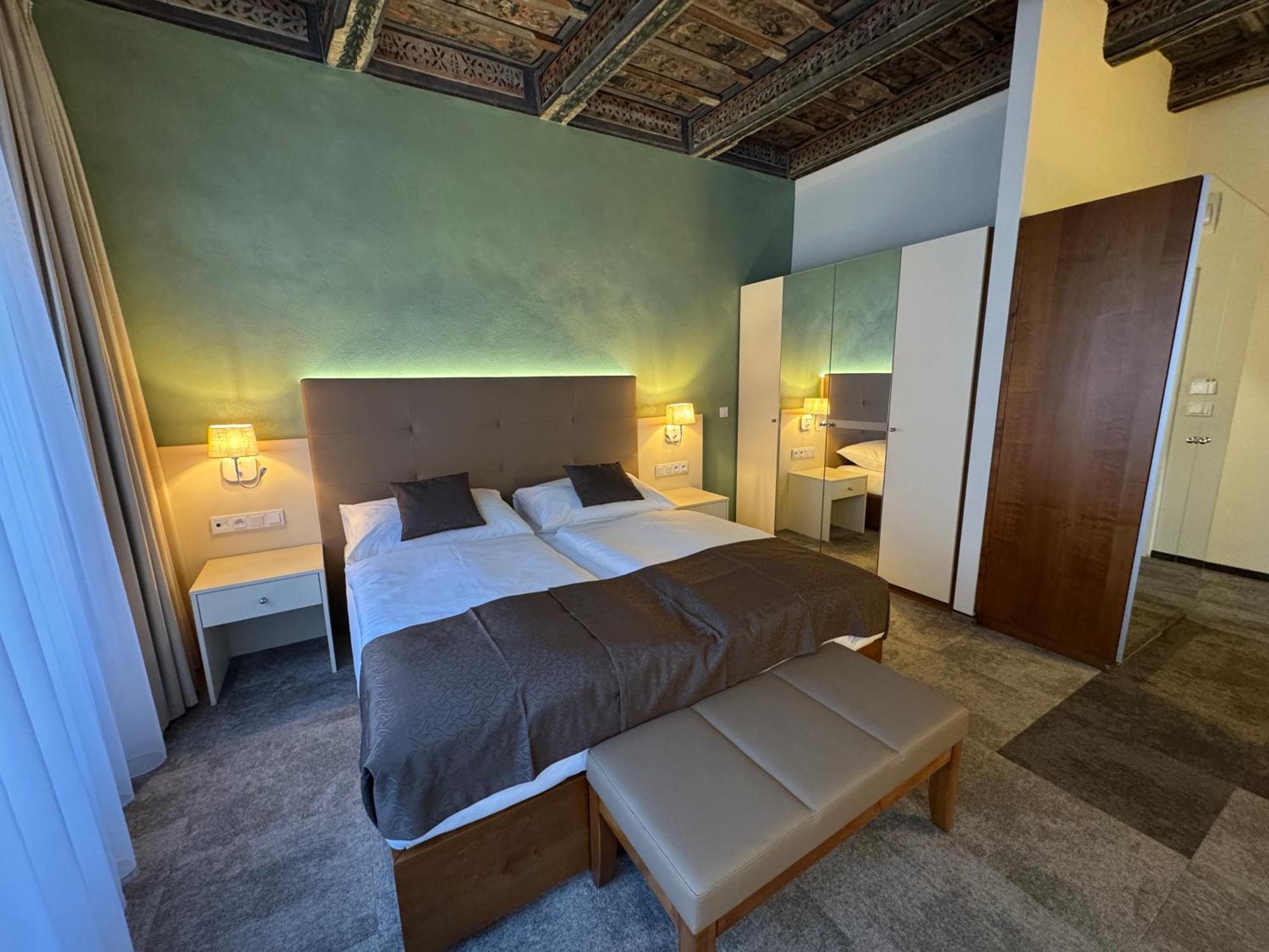 The Golden Wheel Hotel
