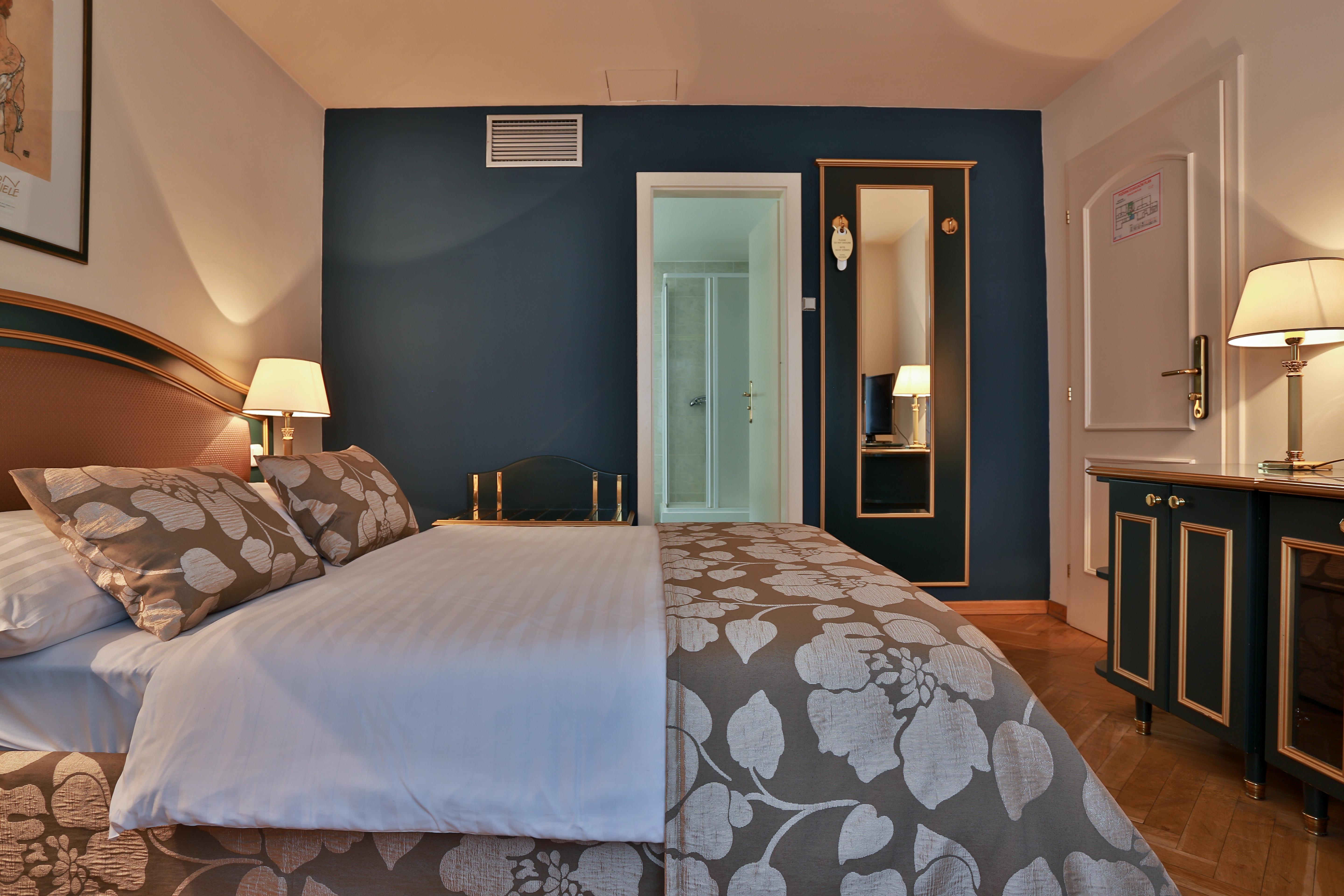 Elysee Hotel
