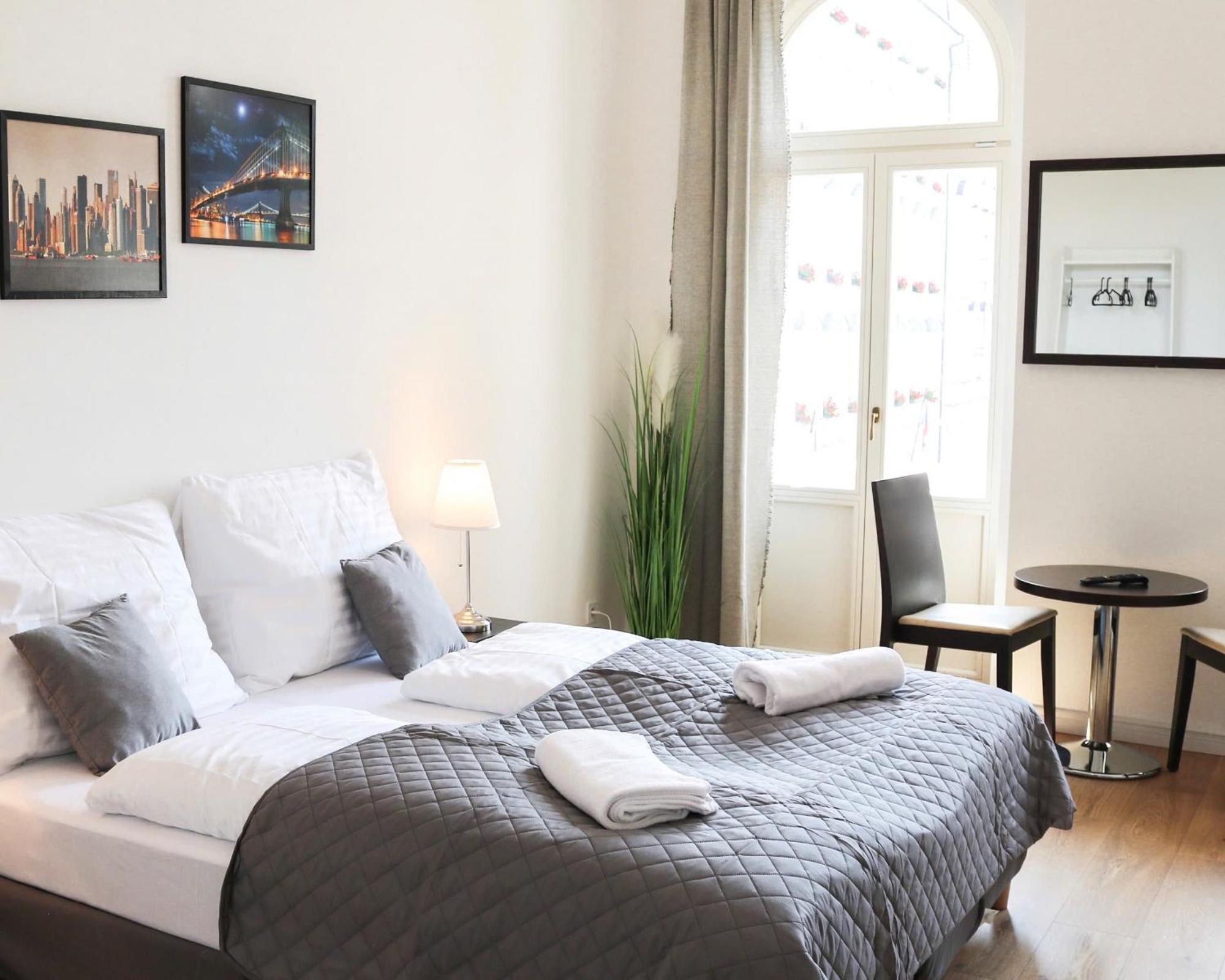 Rose Suites And Rooms - Prague